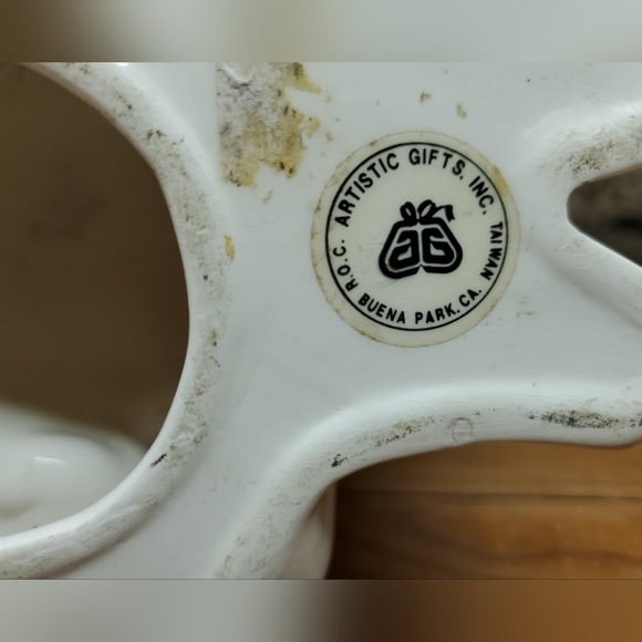 Artistic Gifts Inc Ceramic White Cat with Flowers & Bow Made In Taiwan Vintage - Picture 9 of 9